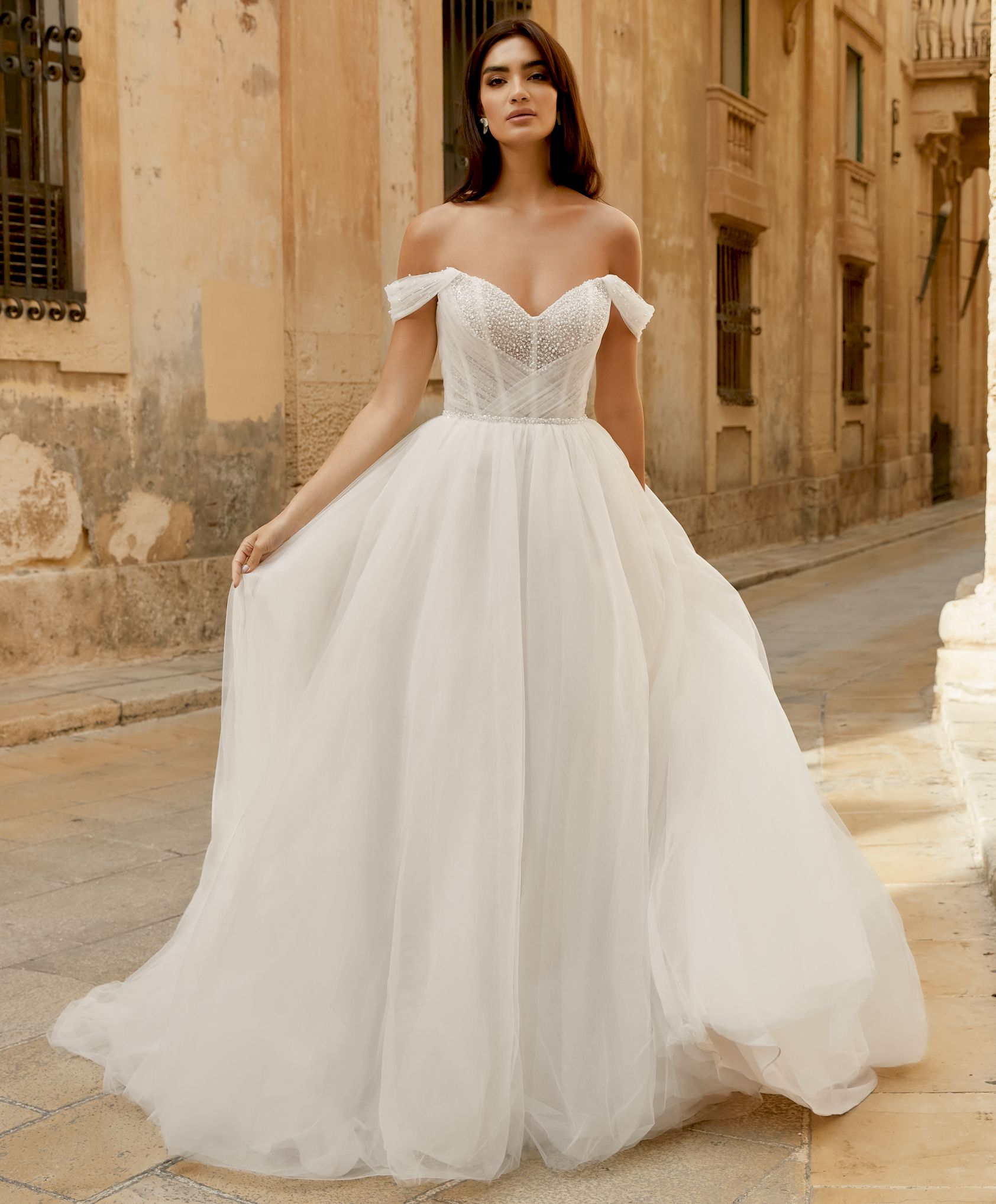 abito da sposa luminoso